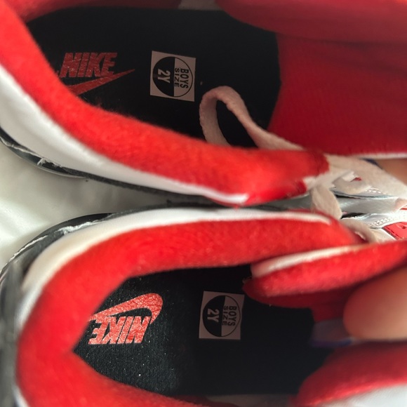 Youth, Air Jordan 4 Retro “Fire Red” 2020 - Picture 3 of 7